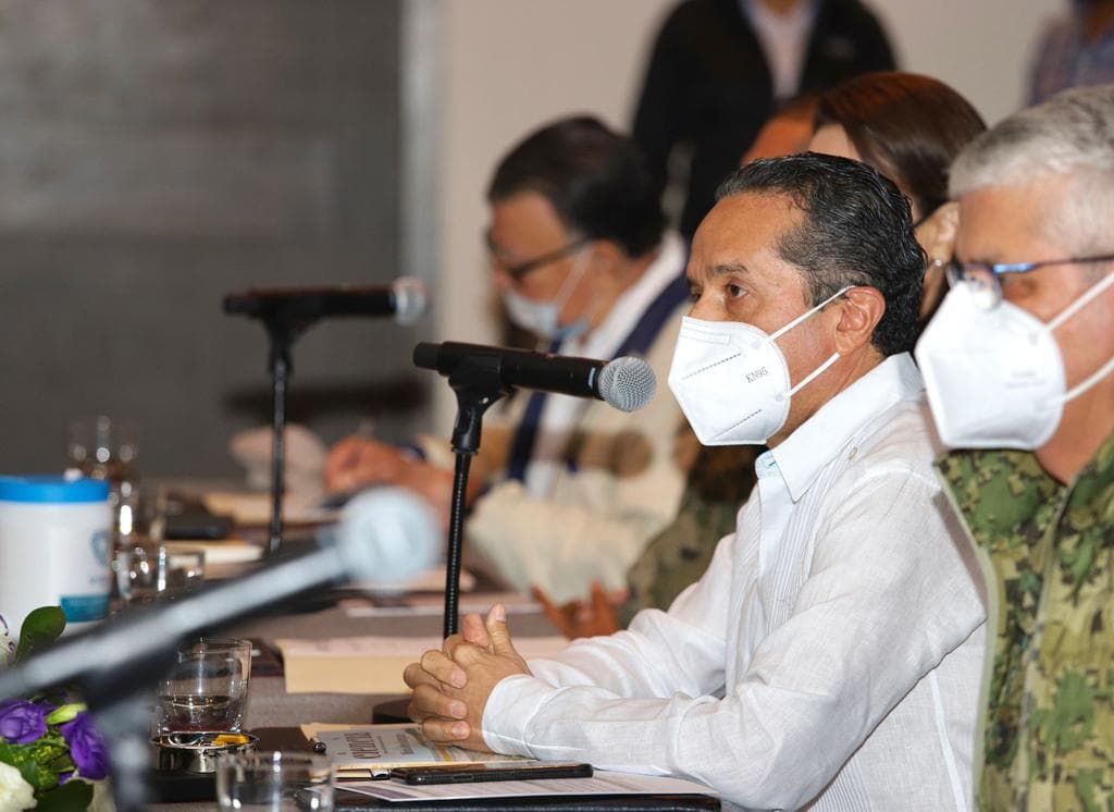 Autoridades, legisladores y científicos unen esfuerzos para combatir el recale masivo de sargazo