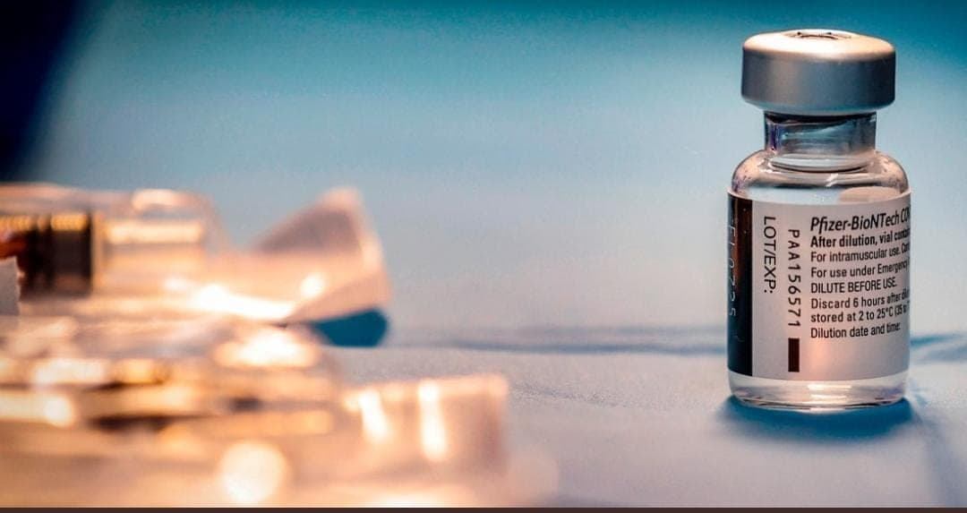 Evalúa Pfizer aplicar una tercera dosis como refuerzo contra Covid-19
