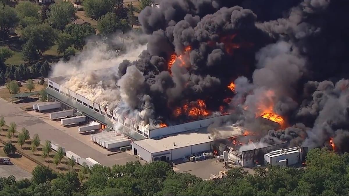 VIDEO: Explota planta química en Illinois, que provoco el desalojo de cientos de personas