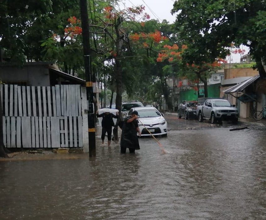 Realiza ayuntamiento de Tulum desazolve en zonas afectadas