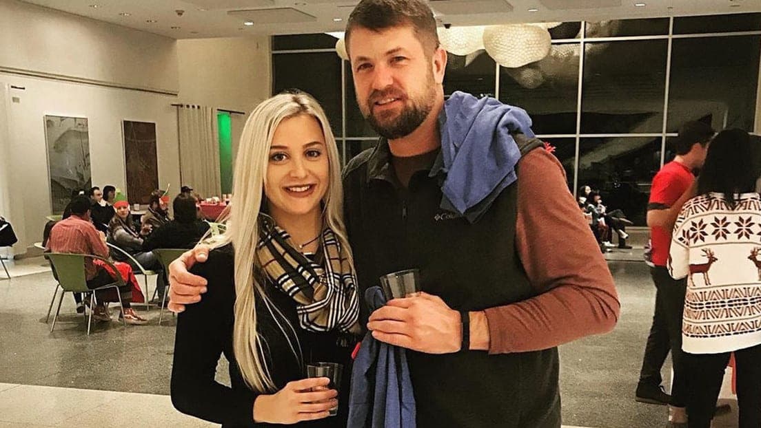 Hombre asesina a balazos a su esposa con arma que le quitaron tras un primer intento