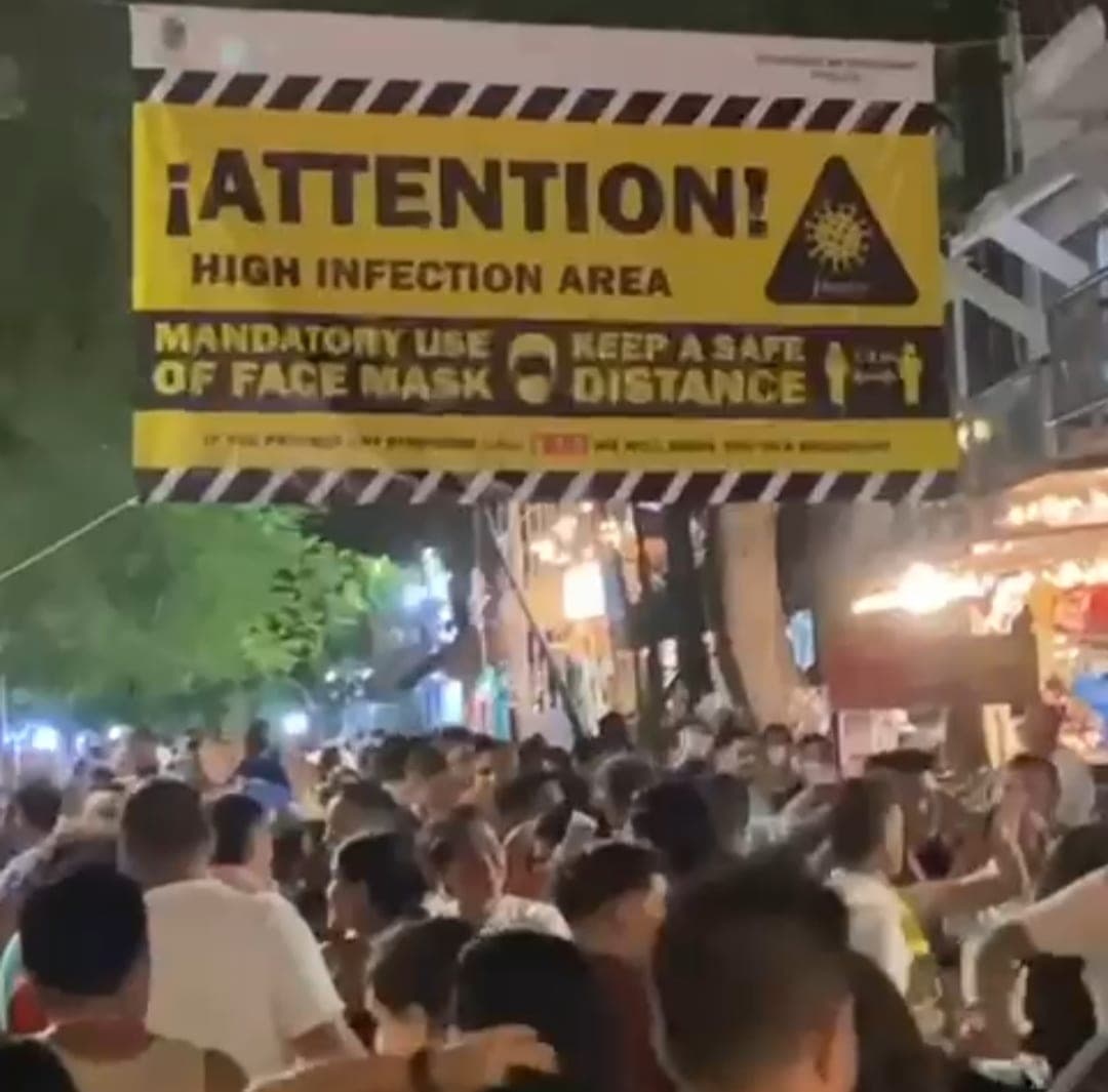 ¿SEMÁFORO NARANJA? Turistas olvidan medidas sanitarias en la Quinta Avenida