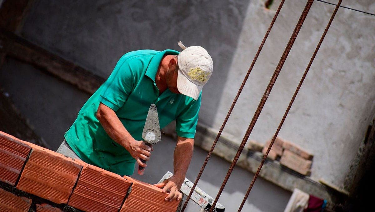 Albañil destruye casa de familia, se fueron de vacaciones sin pagarle remodelaciones