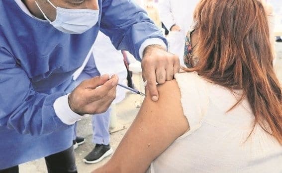 La vacuna de AstraZeneca podría provocar un trastorno sanguíneo mortal según un estudio