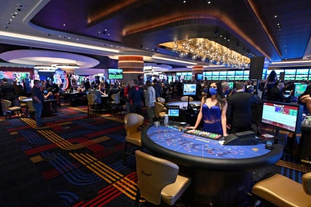 Monja admite haber despilfarrado dinero de un colegio en casinos