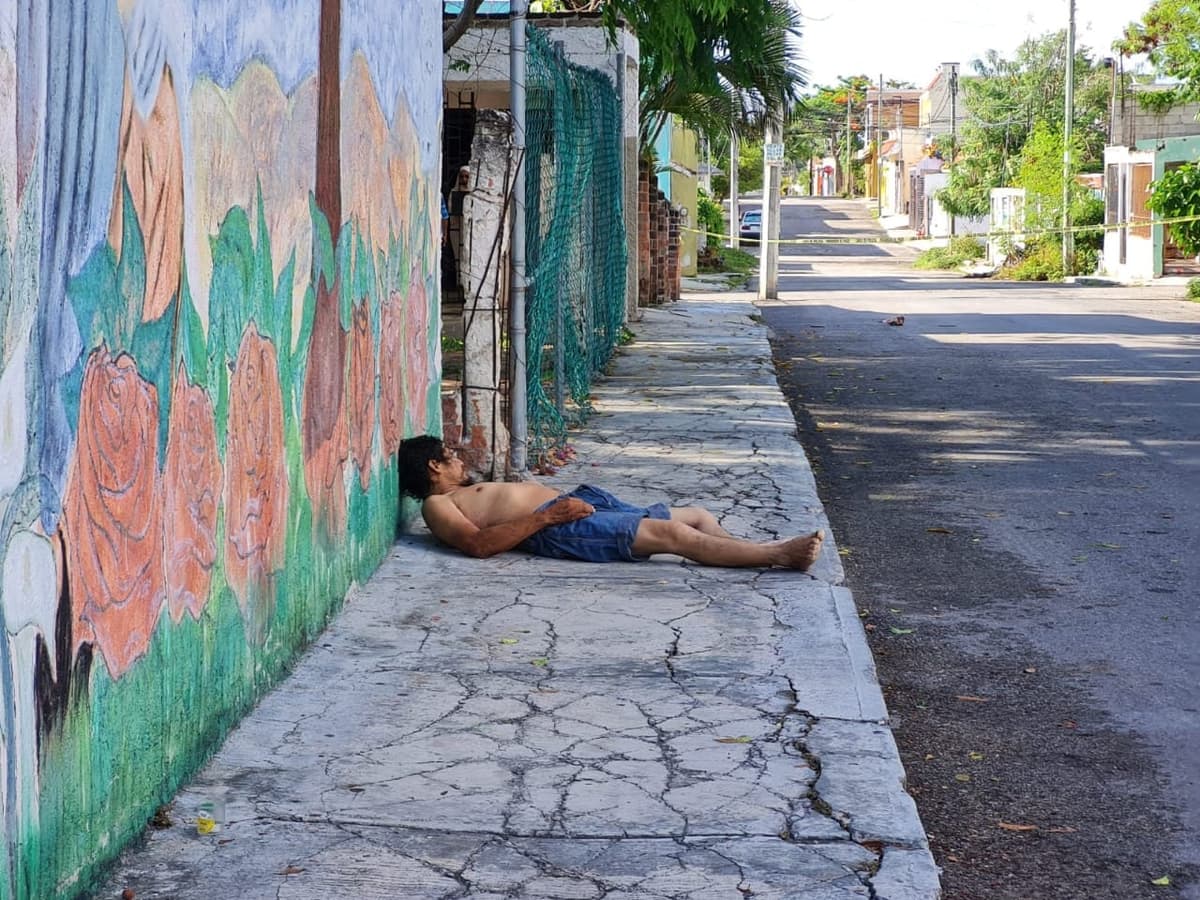 Fallece indigente a espaldas de iglesia en Cancún
