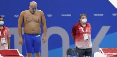 Comentaristas se burlan de sobrepeso de nadador olímpico