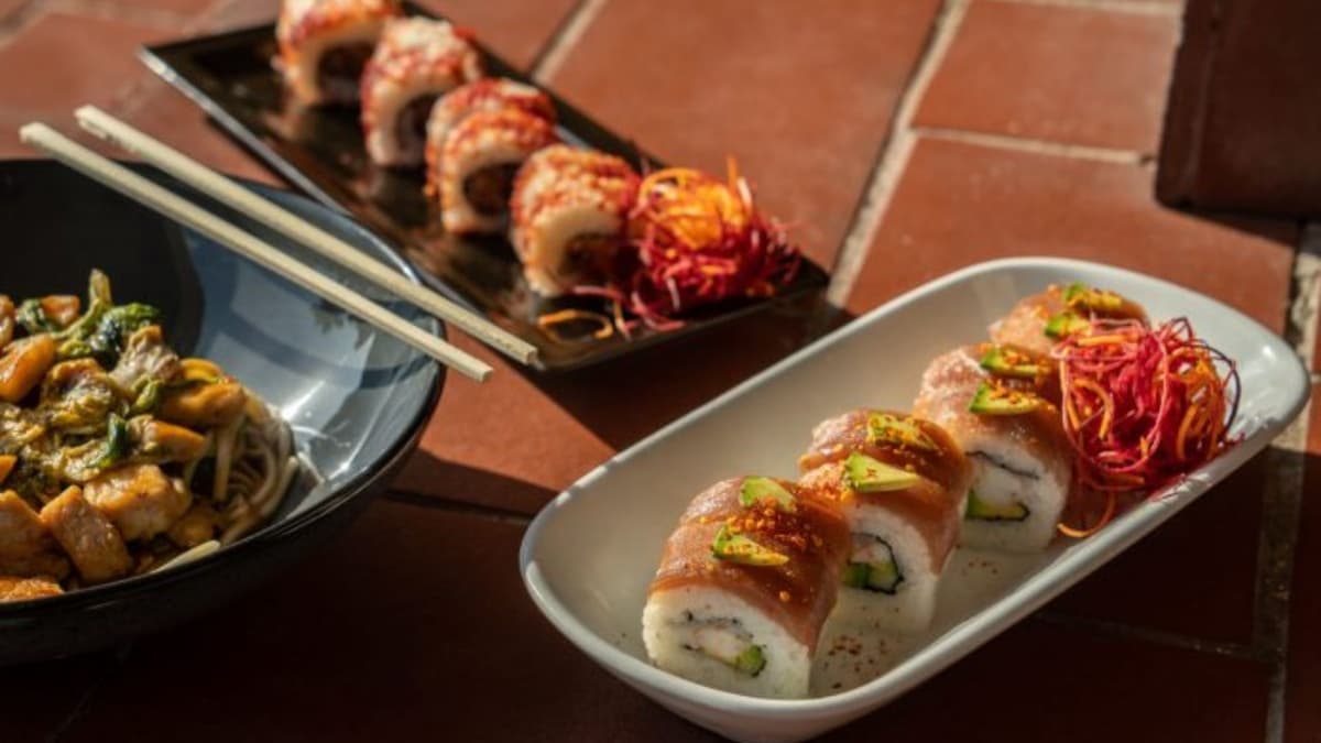 Exhiben a dueño de restaurante de sushi en Cancún, por no dar un contrato a sus empleados