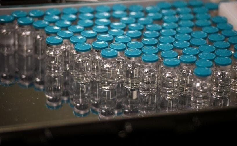 Inyectan agua en lugar de vacunas Covid en Uganda