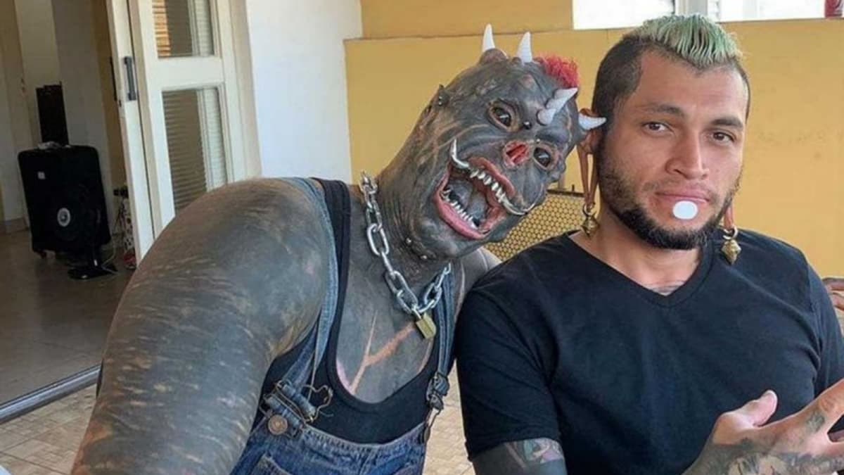 Cuernos, colmillos y sin dedos,  Michel se transformó en el ‘satán humano’