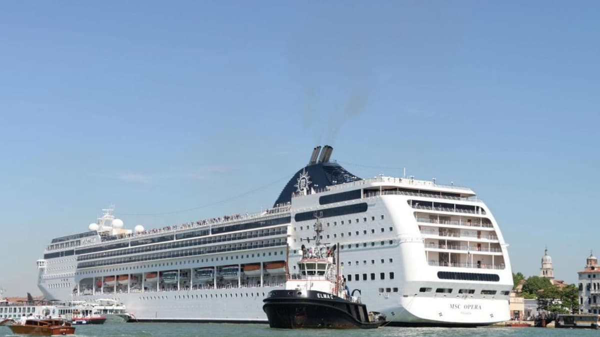 Italia prohíbe desde agosto el paso de grandes barcos frente a Venecia
