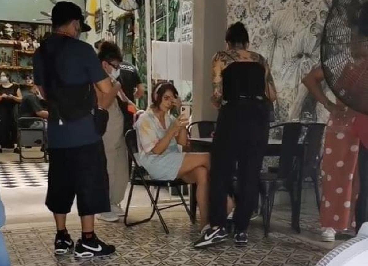 FOTOS: Captan a Aislinn Derbez en famosa cantina de Mérida ¡Se quedará varias semanas en la región!