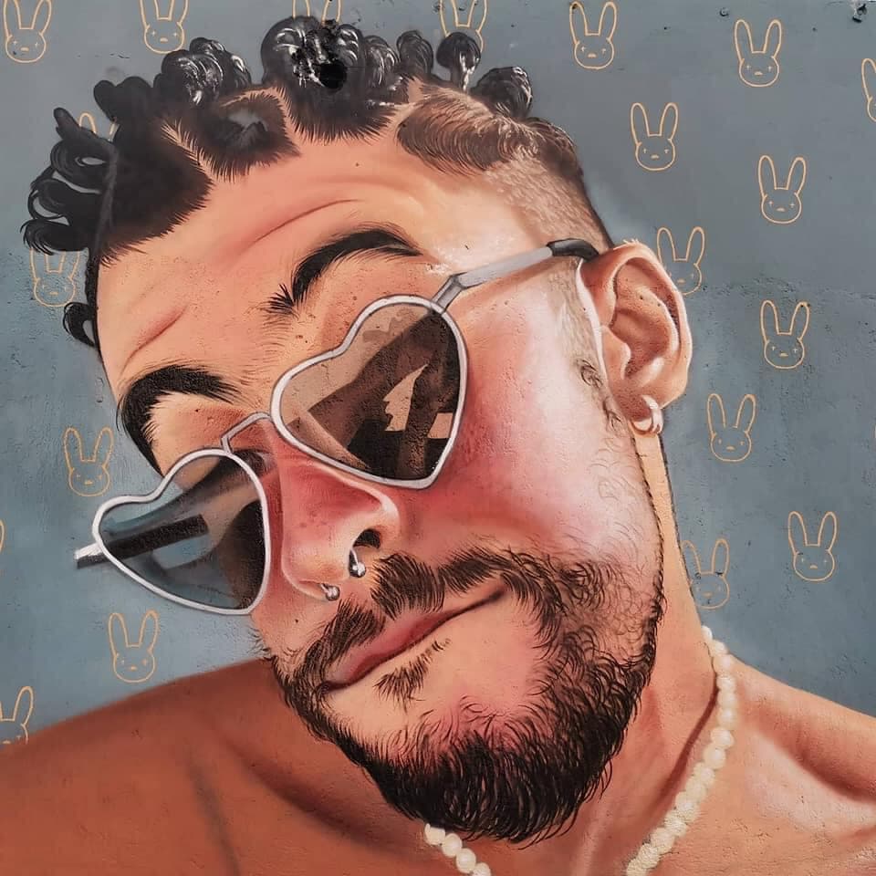 Aparece Bad Bunny en la colonia Vergel de Mérida