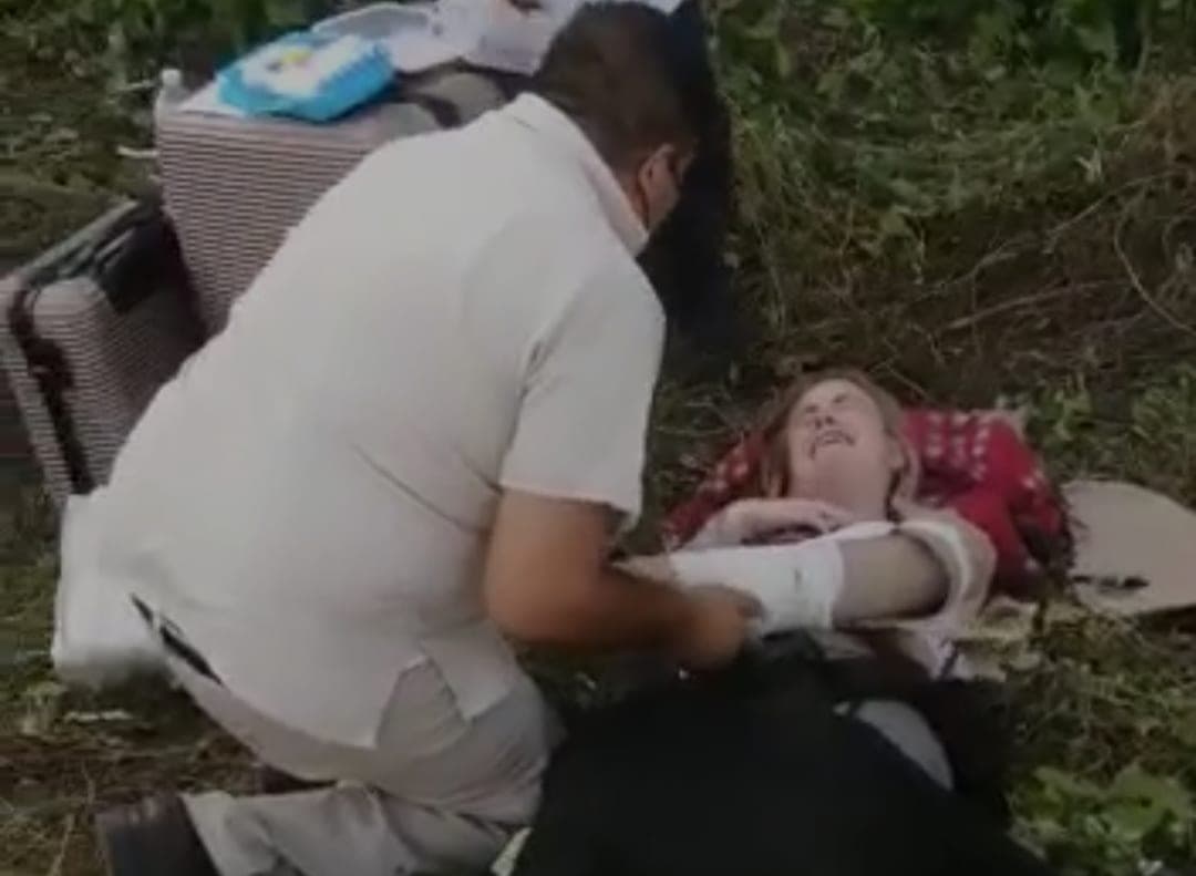 VIDEO: Horripilante accidente en la Carretera 307, turistas heridos y el chofer prensado