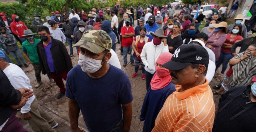 Familias son despojadas de su hogar por sicarios armados en Aguililla