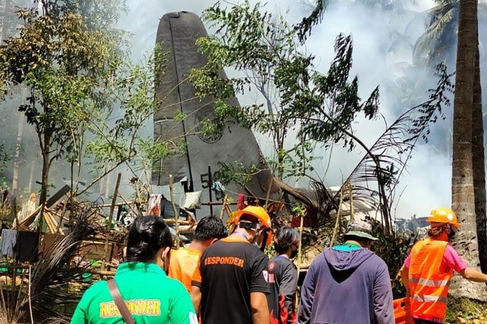 Trágico accidente de avión filipino, deja al menos 31 muertos y 54 heridos