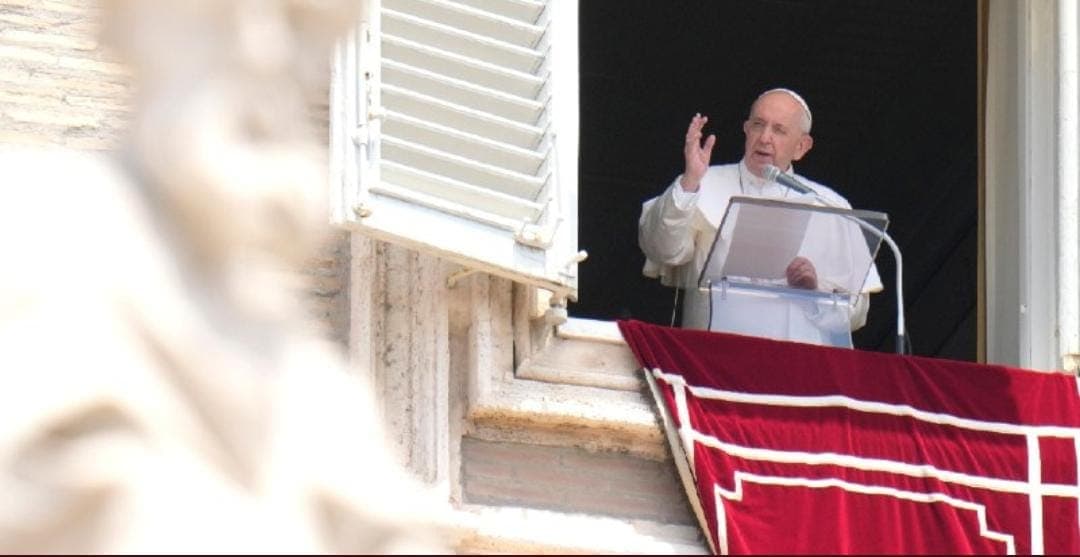 Operarán al Papa Francisco del intestino grueso
