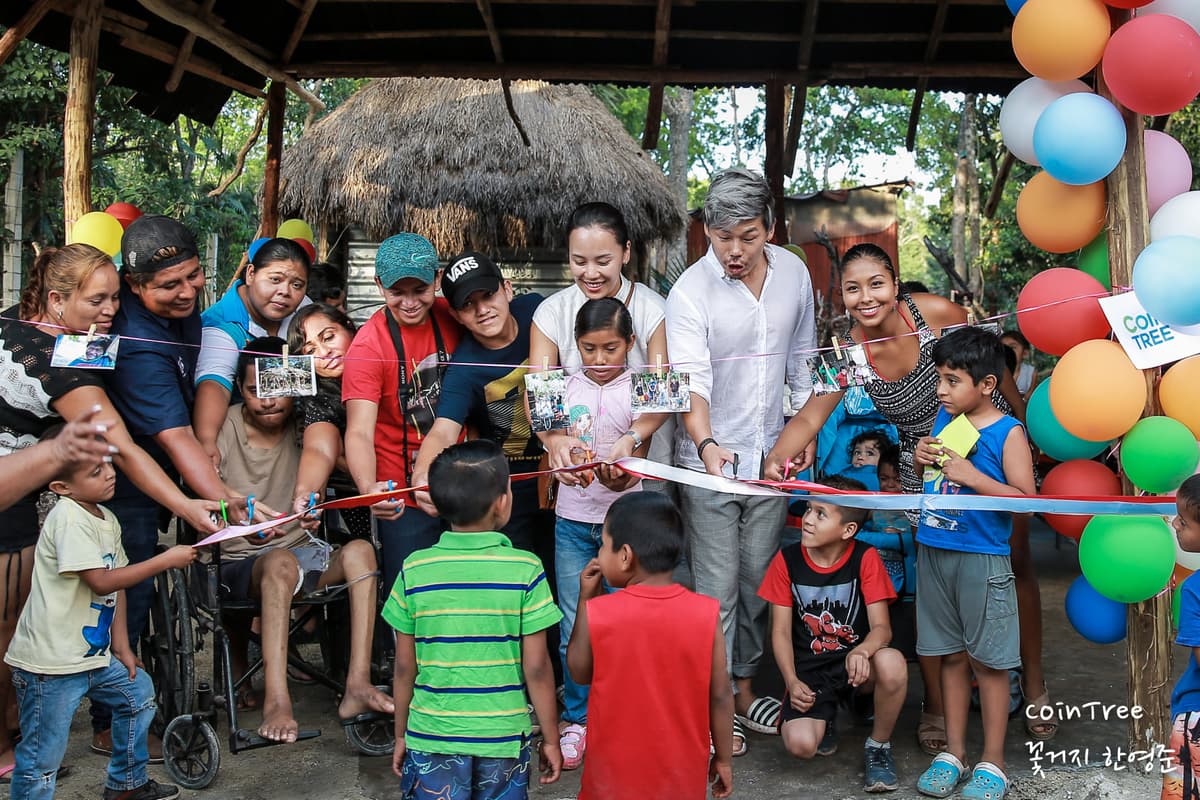 Por medio de fondeadoras, coreano que busca ser influencer financía escuela en Tulum