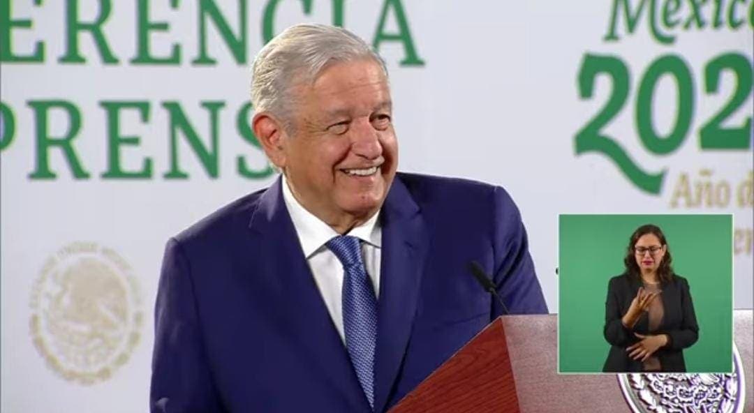 Presenta AMLO su nuevo libro y lo recomienda a sus opositores