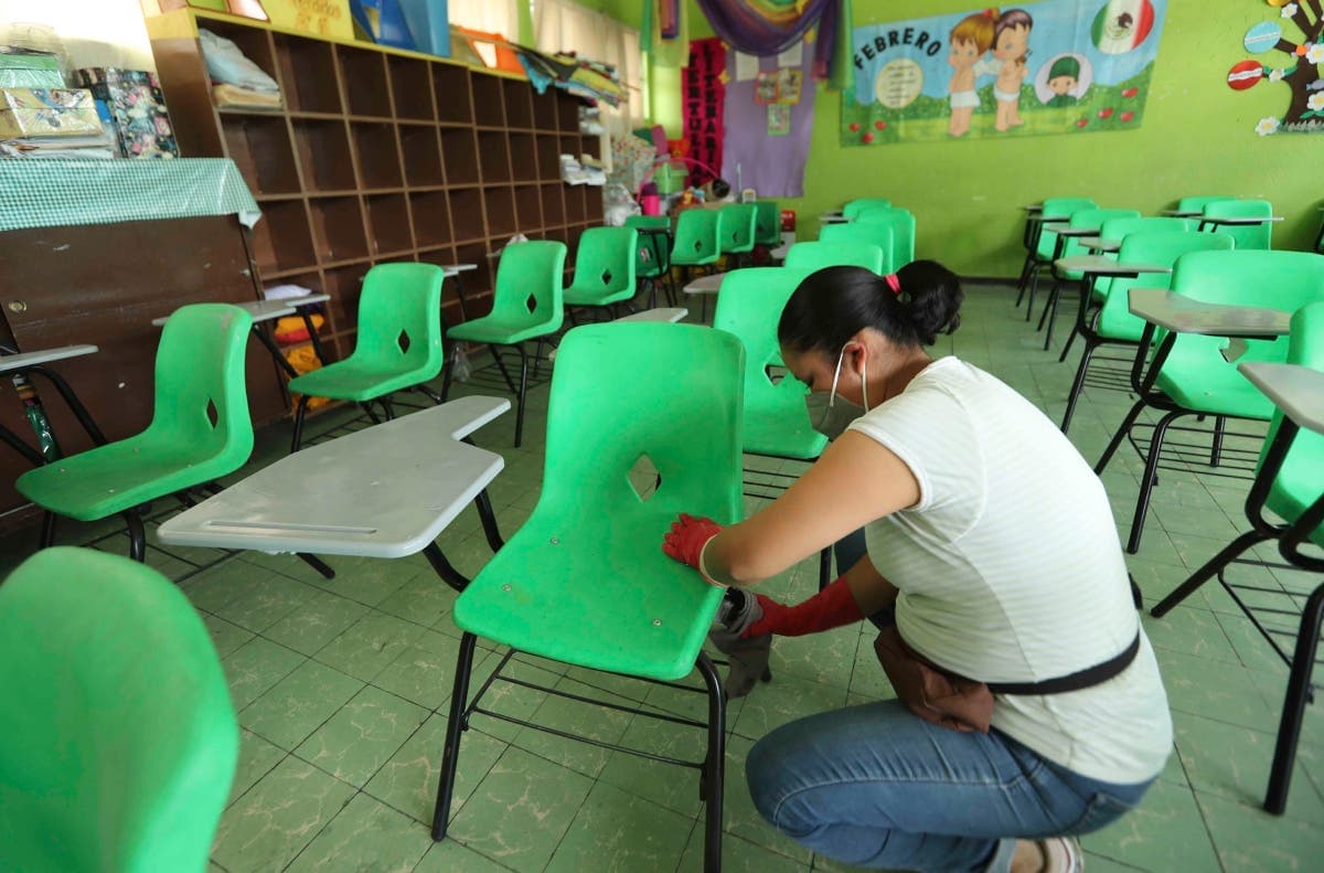 Maestros o padres tendrían que pagar el internet para transmitir desde escuelas