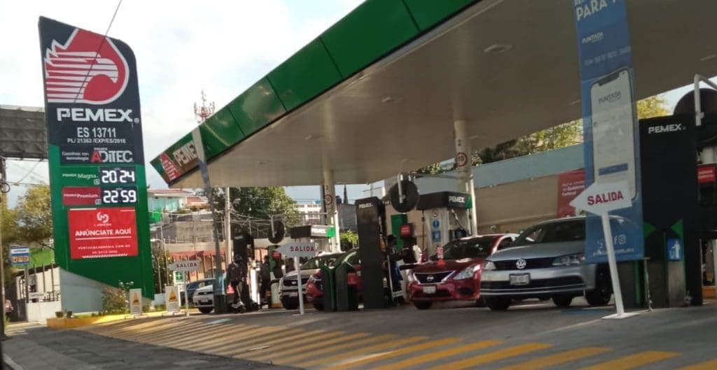 Imparable, precio promedio de la gasolina premium; llega a 22.40 pesos el litro