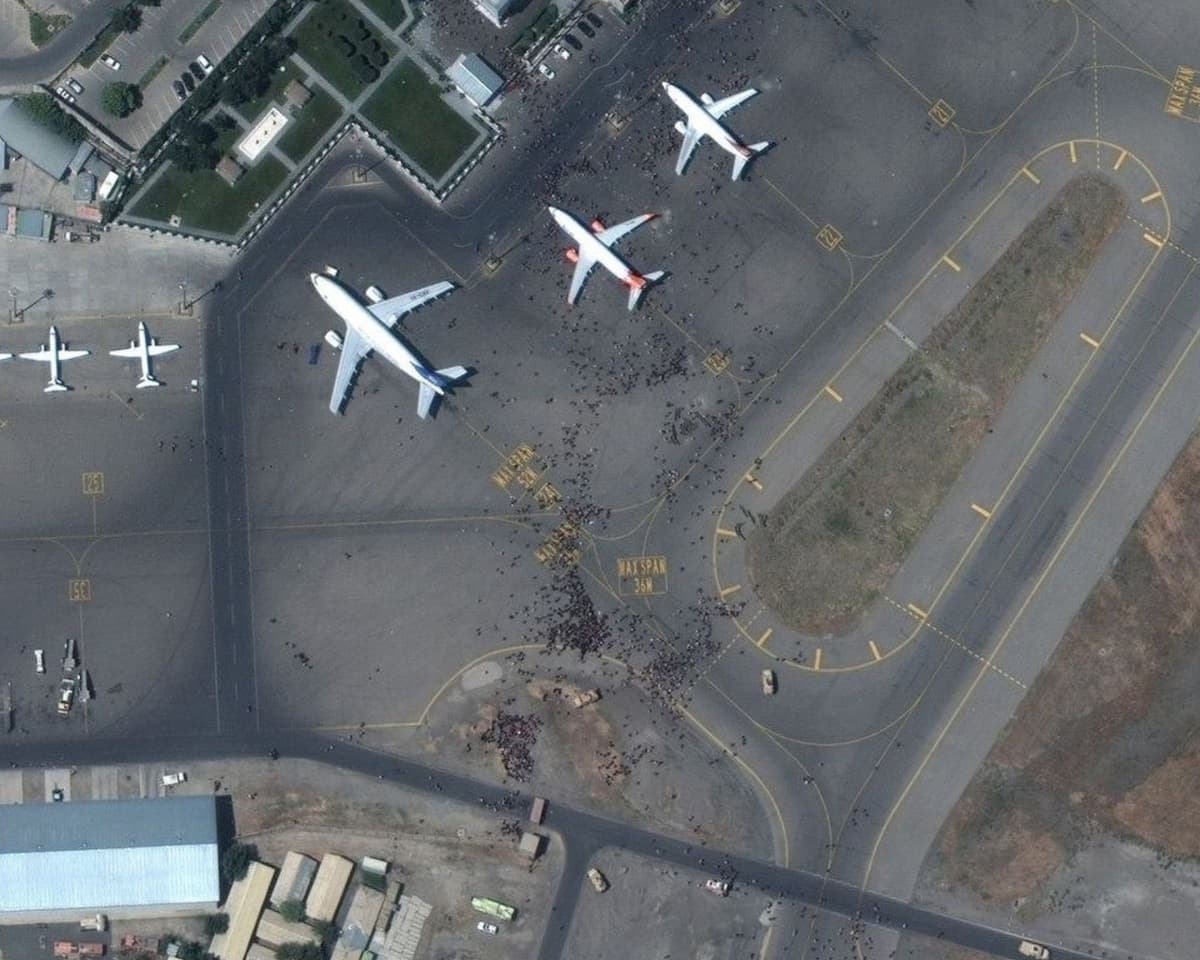 Mueren siete personas en Afganistán por caos cerca del aeropuerto de Kabul