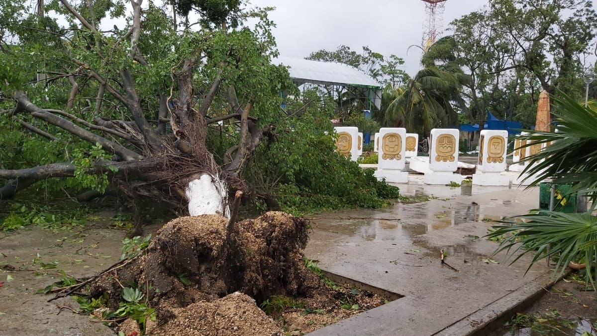 Tulum se mantiene de pie, tras el paso de Grace