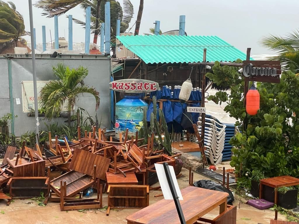 Detienen a tres camionetas con presuntos saqueadores en Playa del Carmen