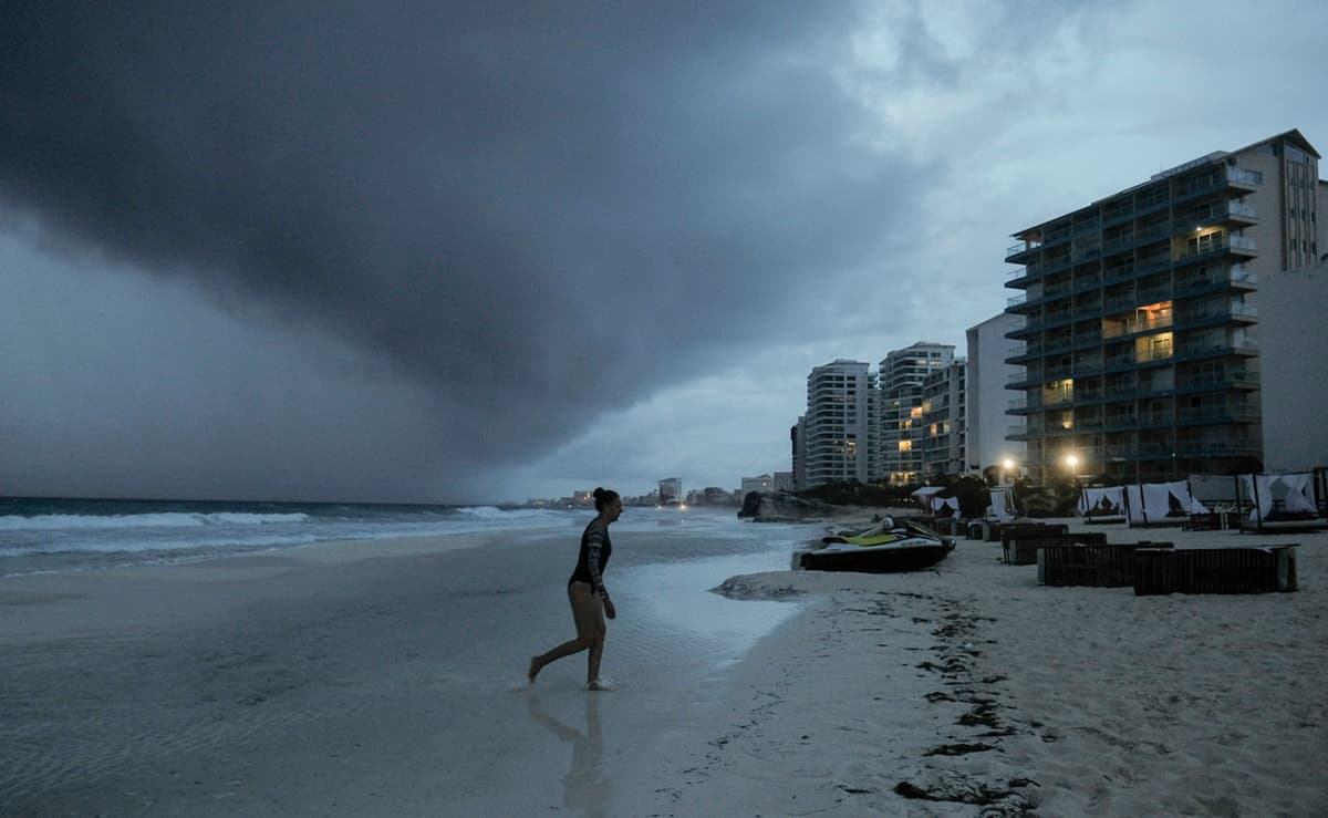 No evacuarán a turistas en Cozumel tras la llegada del huracán Grace