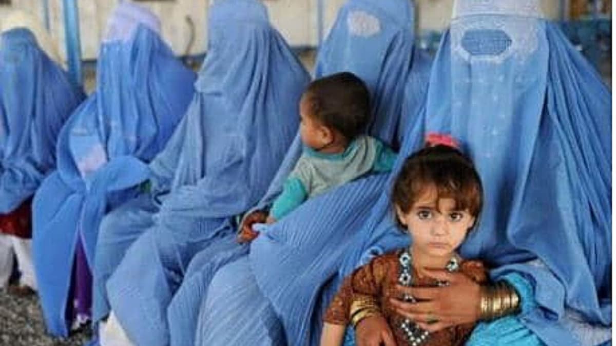 TESTIMONIOS: Madres afganas prefieren a sus hijas muertas que en manos de los talibanes