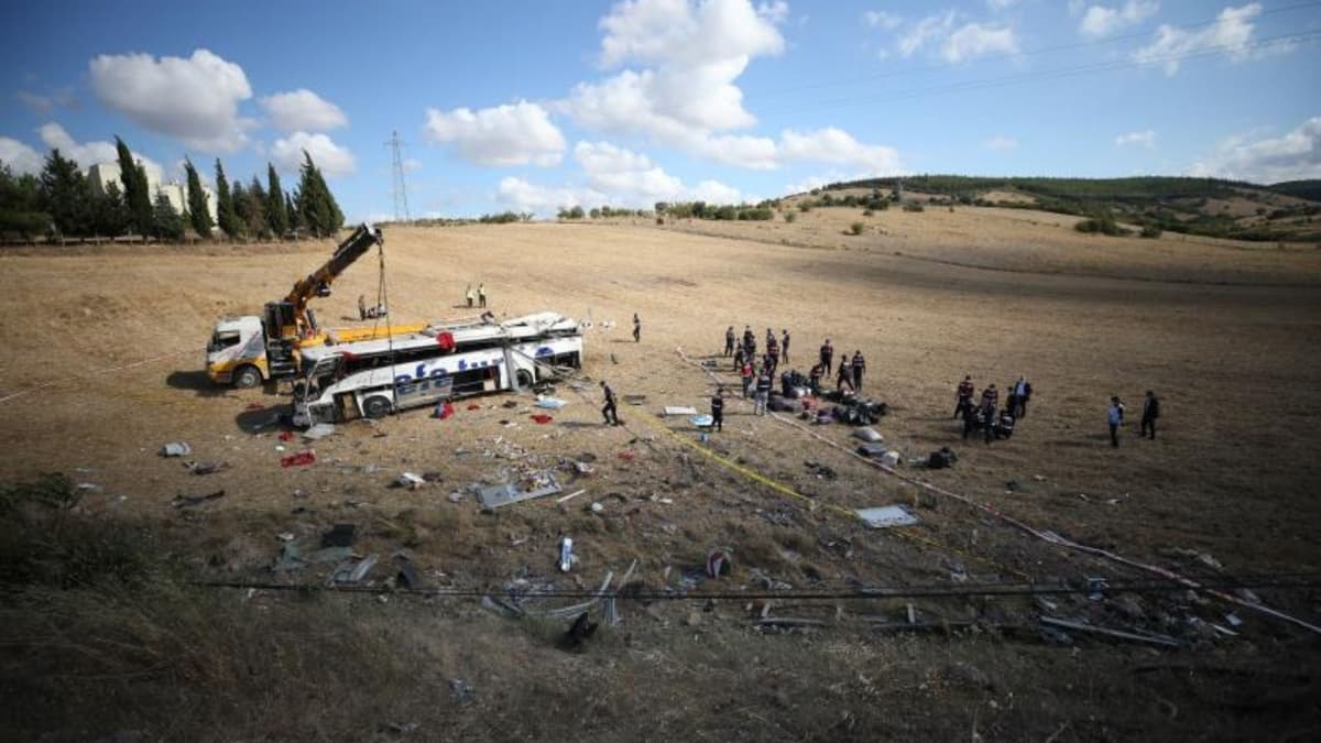 Al menos 14 muertos y 18 heridos al volcar un autobús en Turquía
