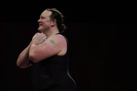 Laurel Hubbard, la atleta transgénero, se retira de la final