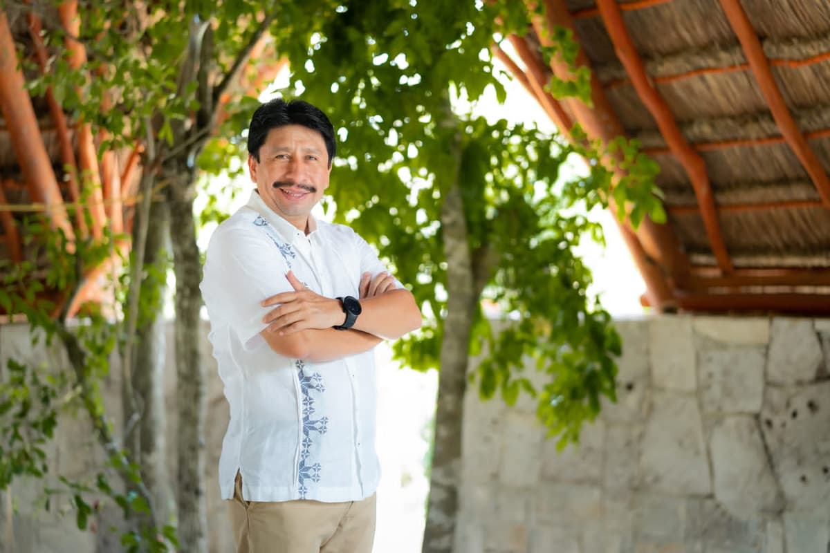 Víctor Mas entrega más de 65 mdp a Marciano Dzul