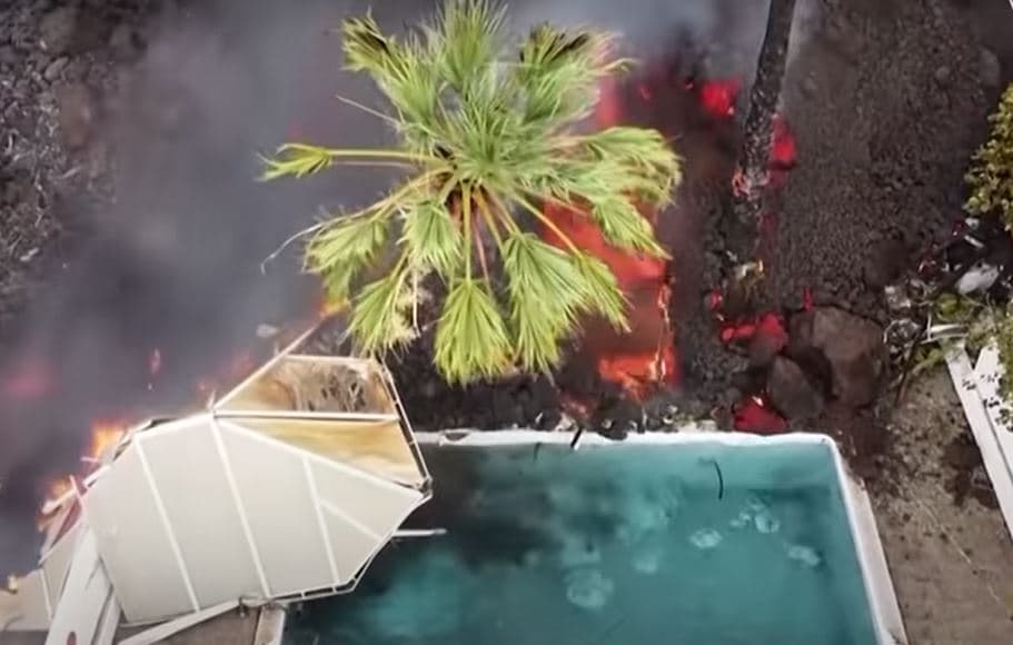 VIDEO INÉDITO: Dron capta el momento en el que la lava invade una alberca en España