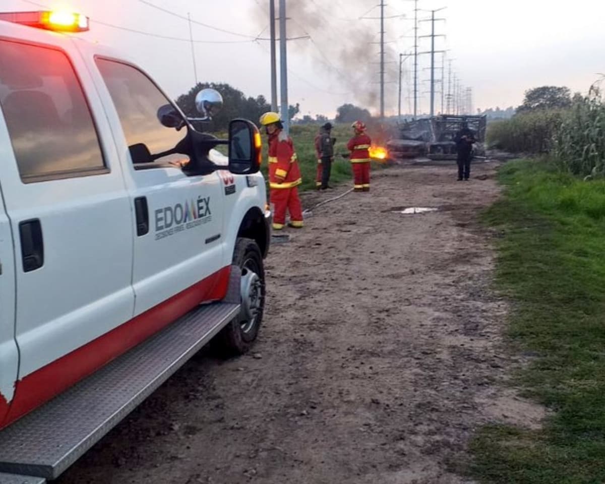 Reportan explosión de toma clandestina de Pemex en Edomex