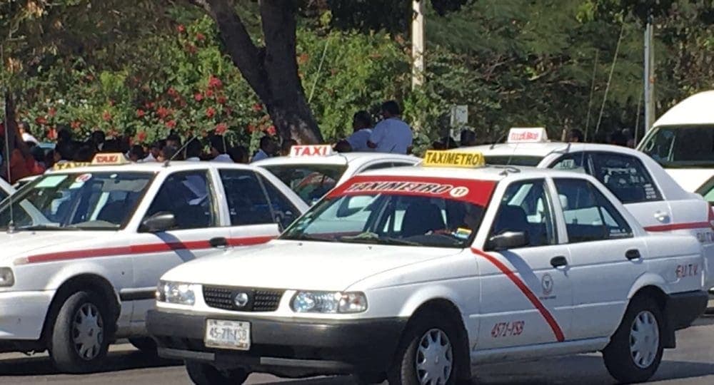 Denuncian taxistas 'pirataje' desde Yucatán
