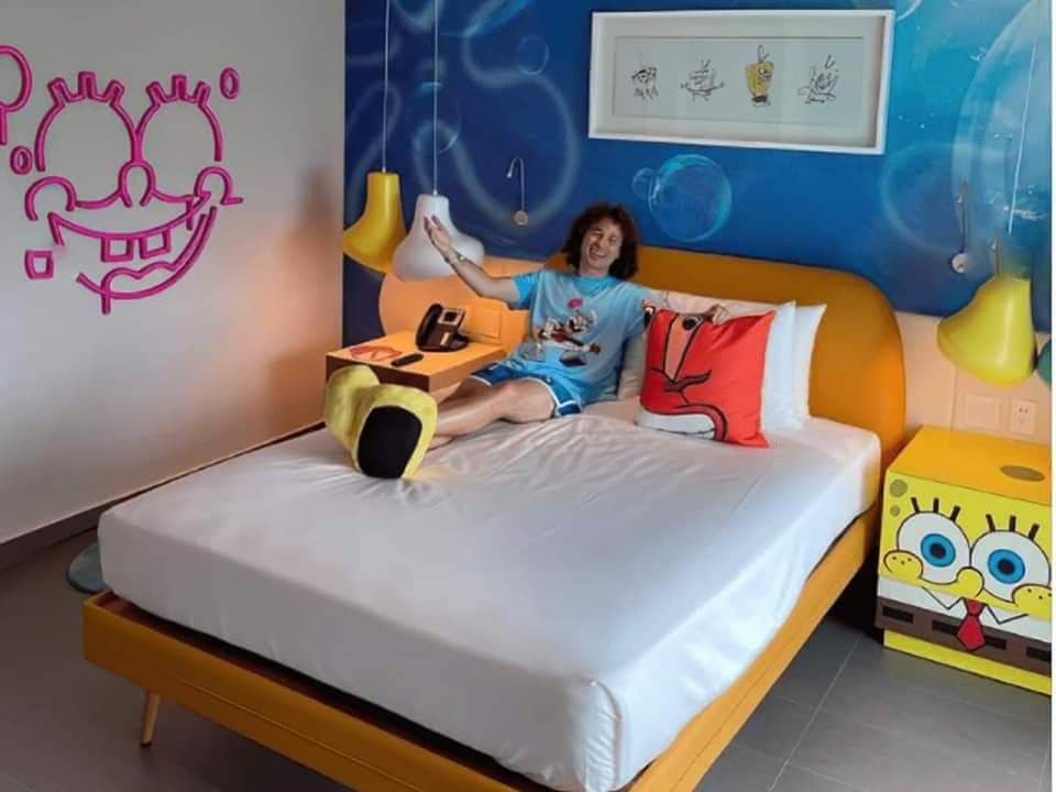 Luisito Comunica pagó 300 mil pesos la noche en el Hotel Nickelodeon Riviera Maya