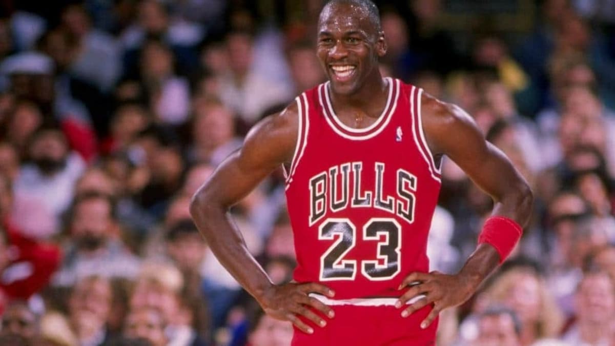 Subastan ropa interior usada por la leyenda del baloncesto Michael Jordan