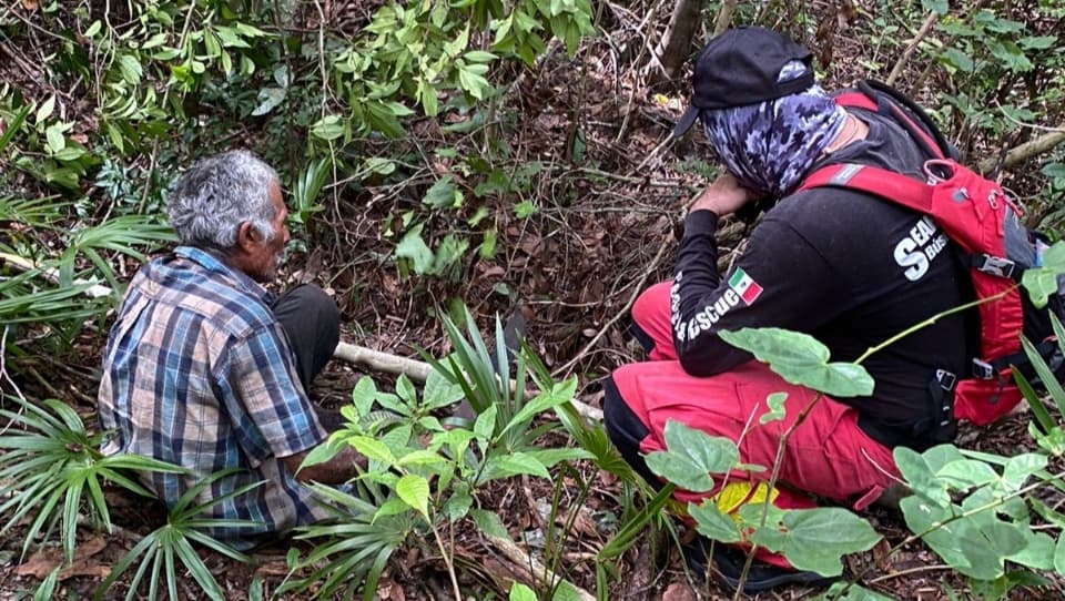 AY APA PUES QUE HACÍAS AHÍ: Rescatan a abuelito perdido en la selva de Cancún