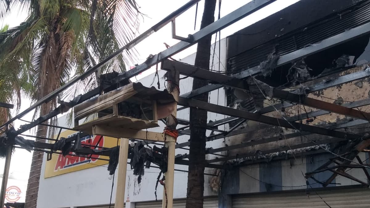 ÚLTIMO MOMENTO: Se incendia restaurante bar de Cancún