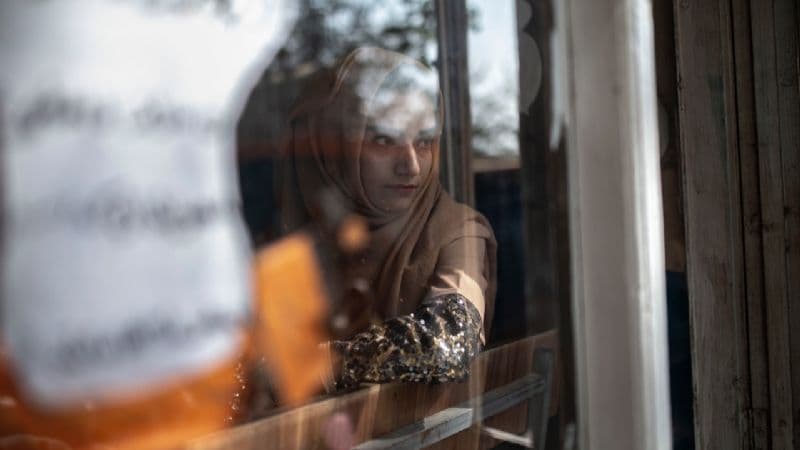 Casi un centenar de refugiados de Afganistán fueron evacuados a Qatar por contribución de la FIFA