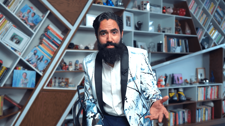 Conferencista Carlos Muñoz se disculpa por "exhibir" a mesero y dice "mi estilo siempre ha sido agresivo"