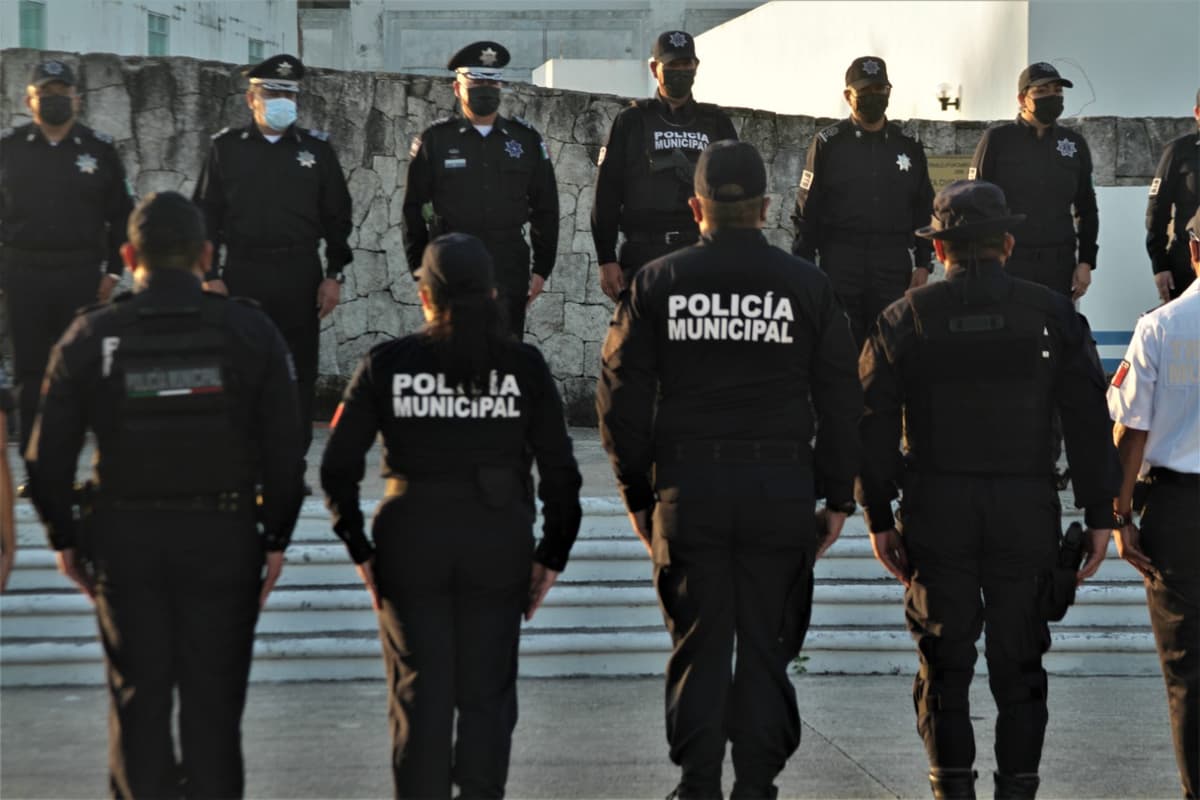 Despiden como héroe a policía asesinado en Playa del Carmen
