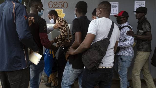 20 mil pesos pagan los haitianos para casarse con una mexicana