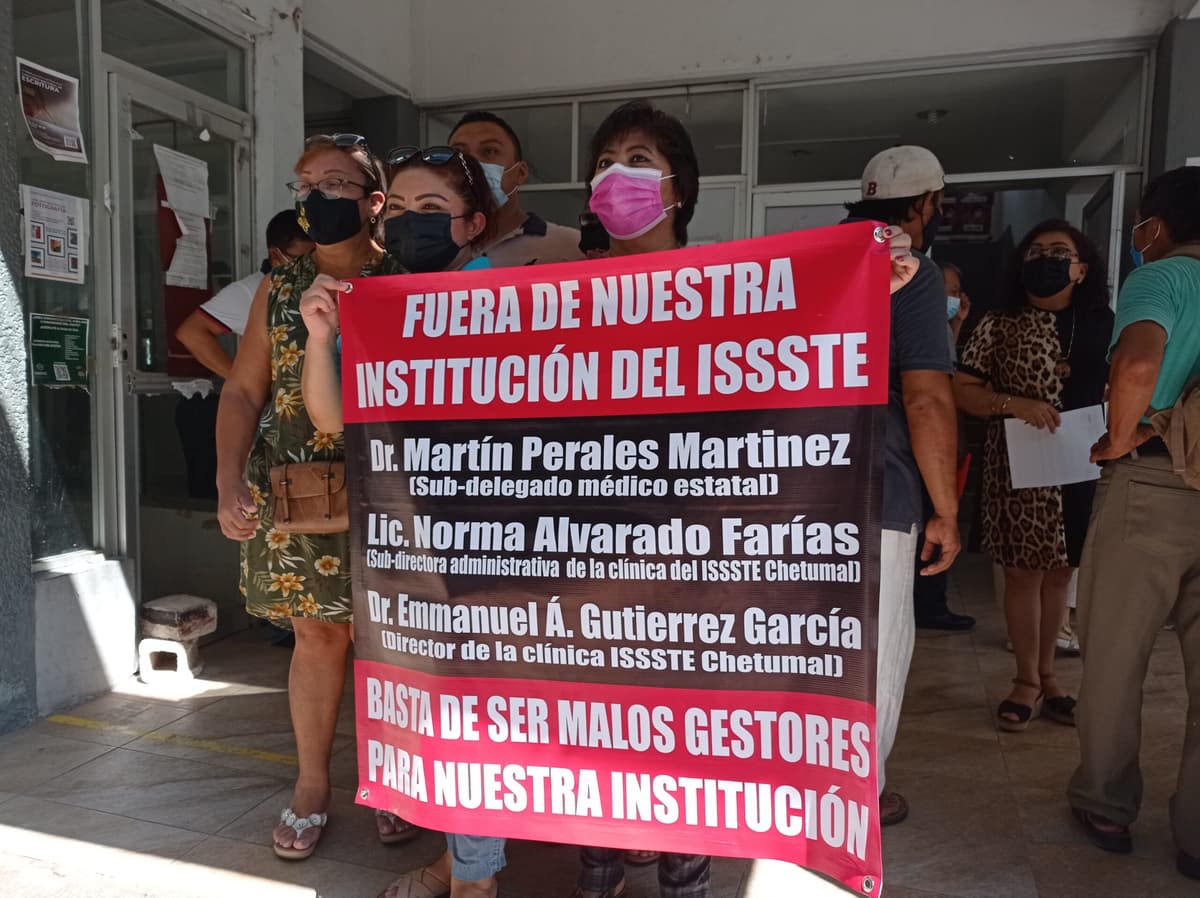 Protestan trabajadores del ISSSTE en Chetumal