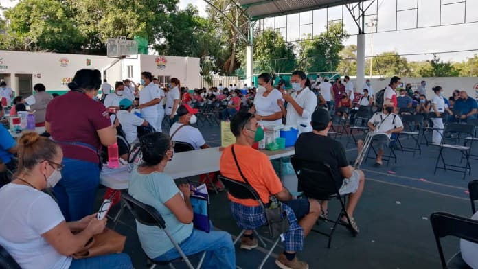 Este lunes inicia jornada de segunda dosis de AstraZeneca en jóvenes en Cancún