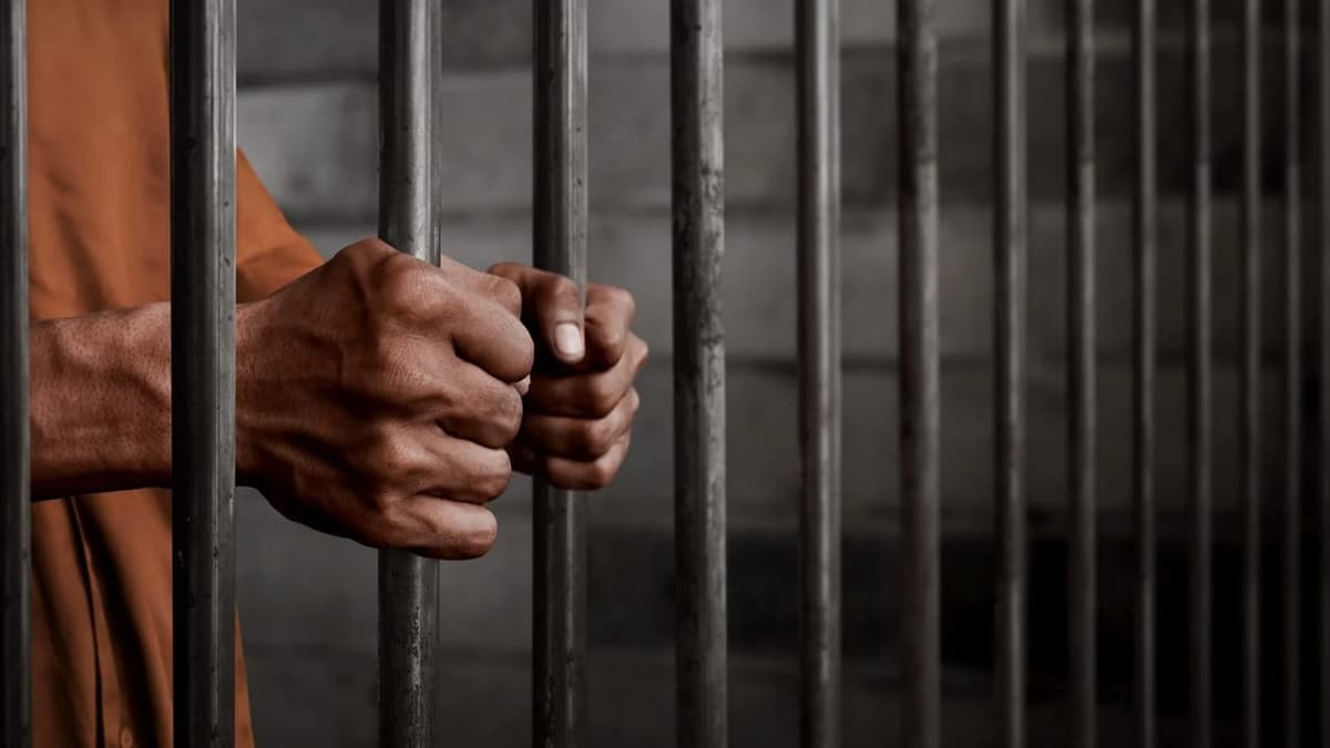 Mujer denunció falsamente a su expareja de abusar de su hija, la llevan presa