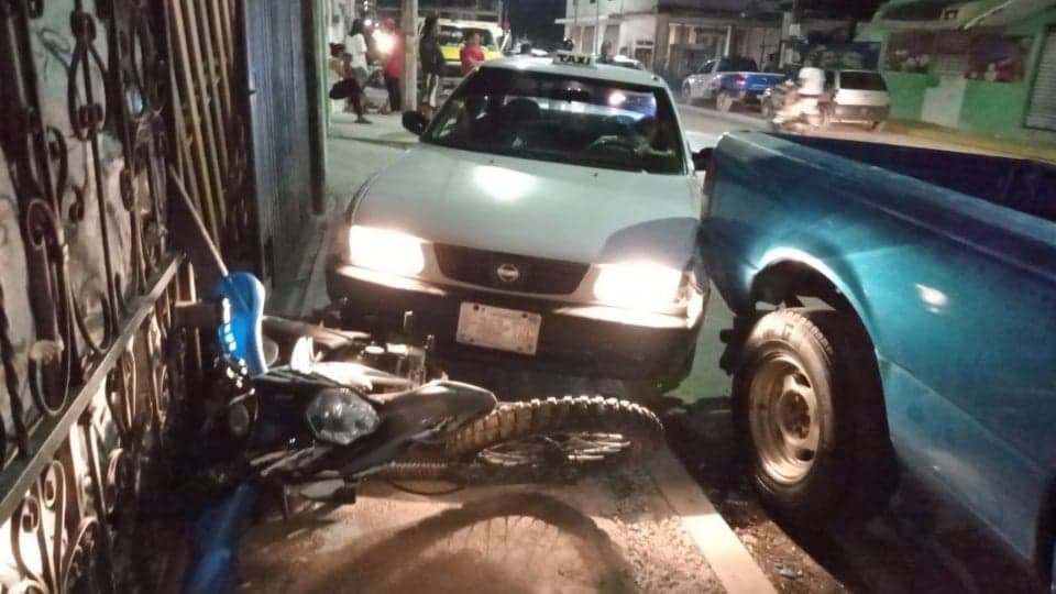 Bala perdida de asaltantes asesina a taxista en Cancún