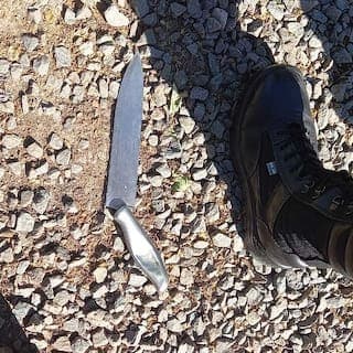 VIDEO: Policías dispararon 15 veces para frenar a un hombre que intentaba acuchillarlos