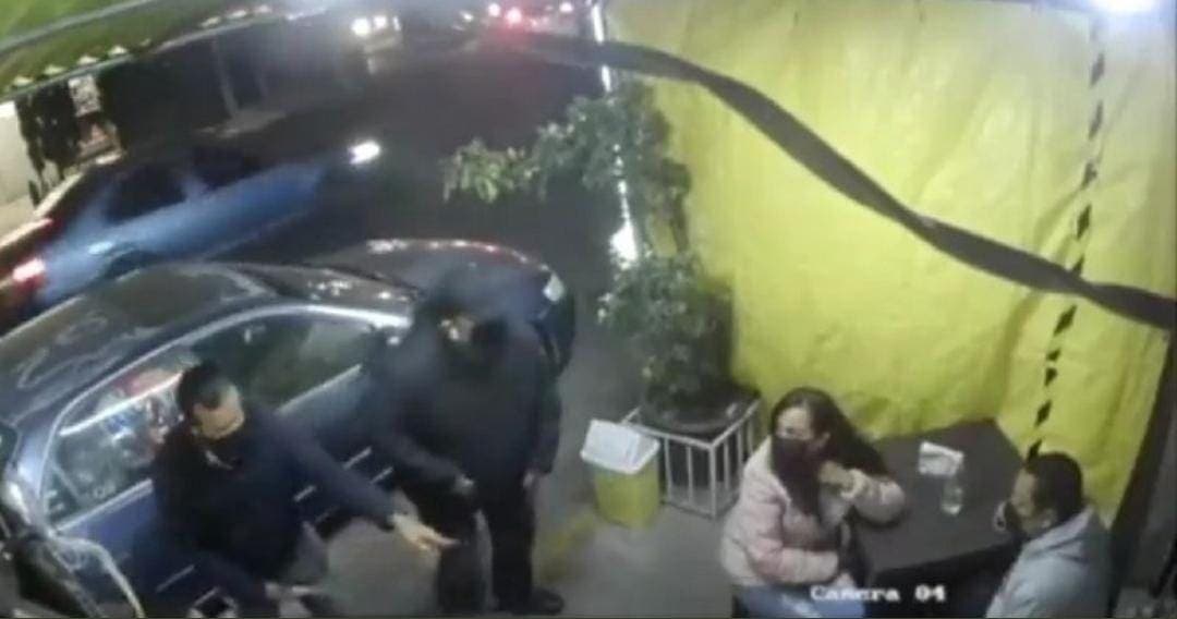Video: Asalto a cafetería en Edomex; encierran a comensales para huir